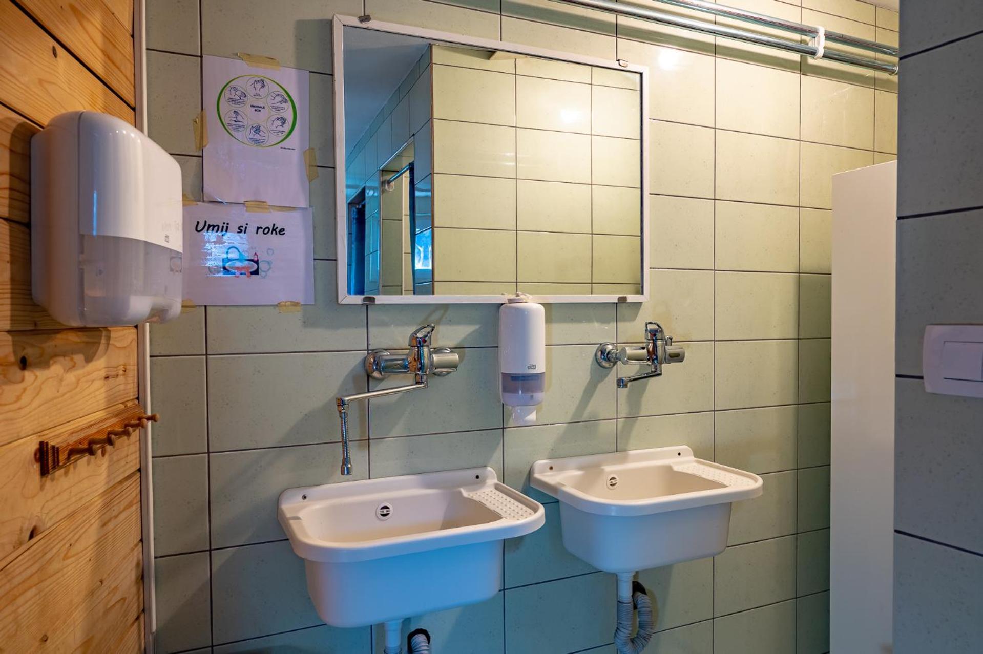 Apartments Farm House Uric Jesenice Chambre photo